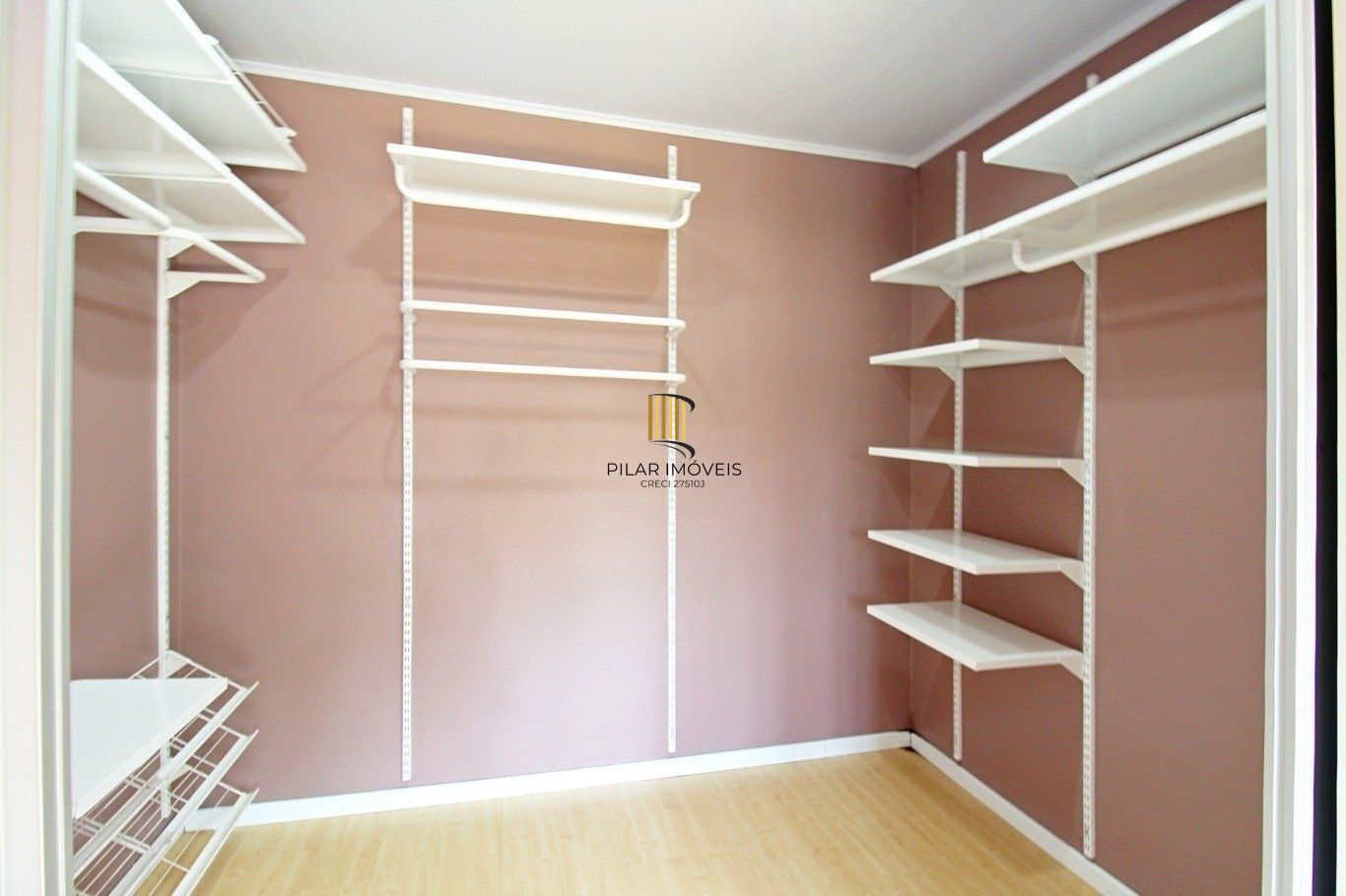 Casa de 3 dormitórios a venda no bairro Guarujá, Porto Alegre