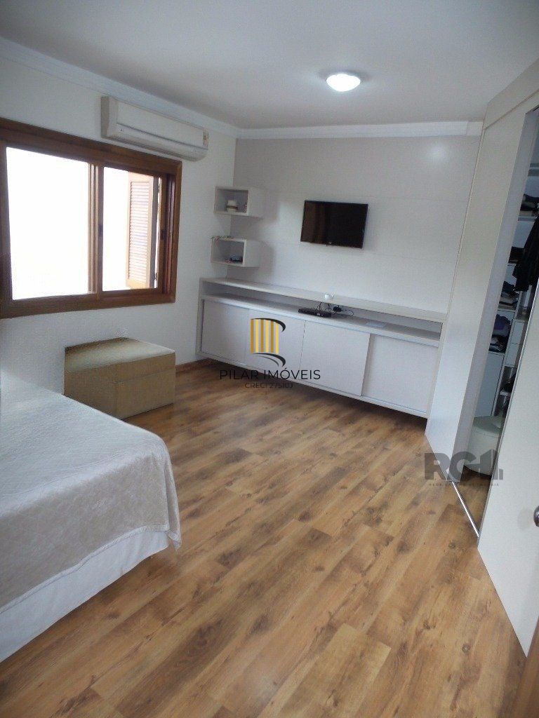 Excelente casa em condomínio com 3 dormitórios e 4 vagas.