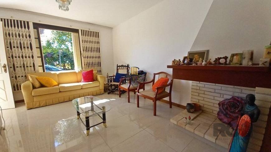 Casa de 4 dormitórios, bairro Espírito Santo