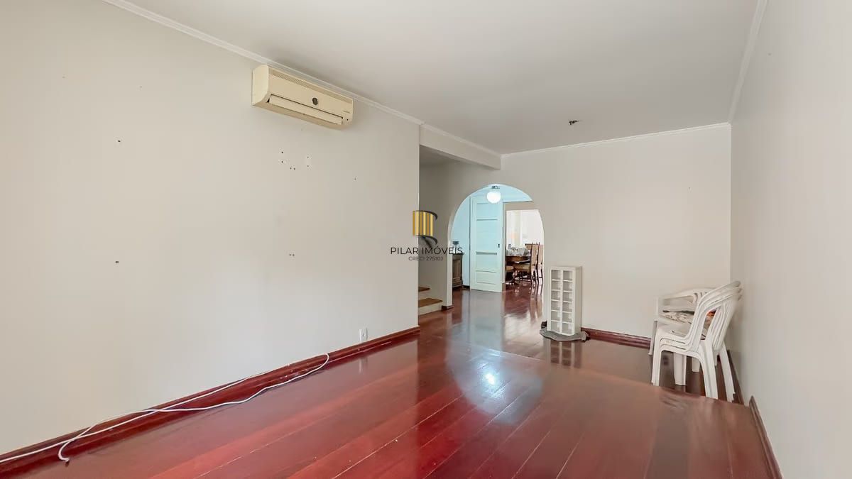 Sobrado de 3 dormitórios e 91m² à venda em Parque Santa Fé, Porto Alegre.