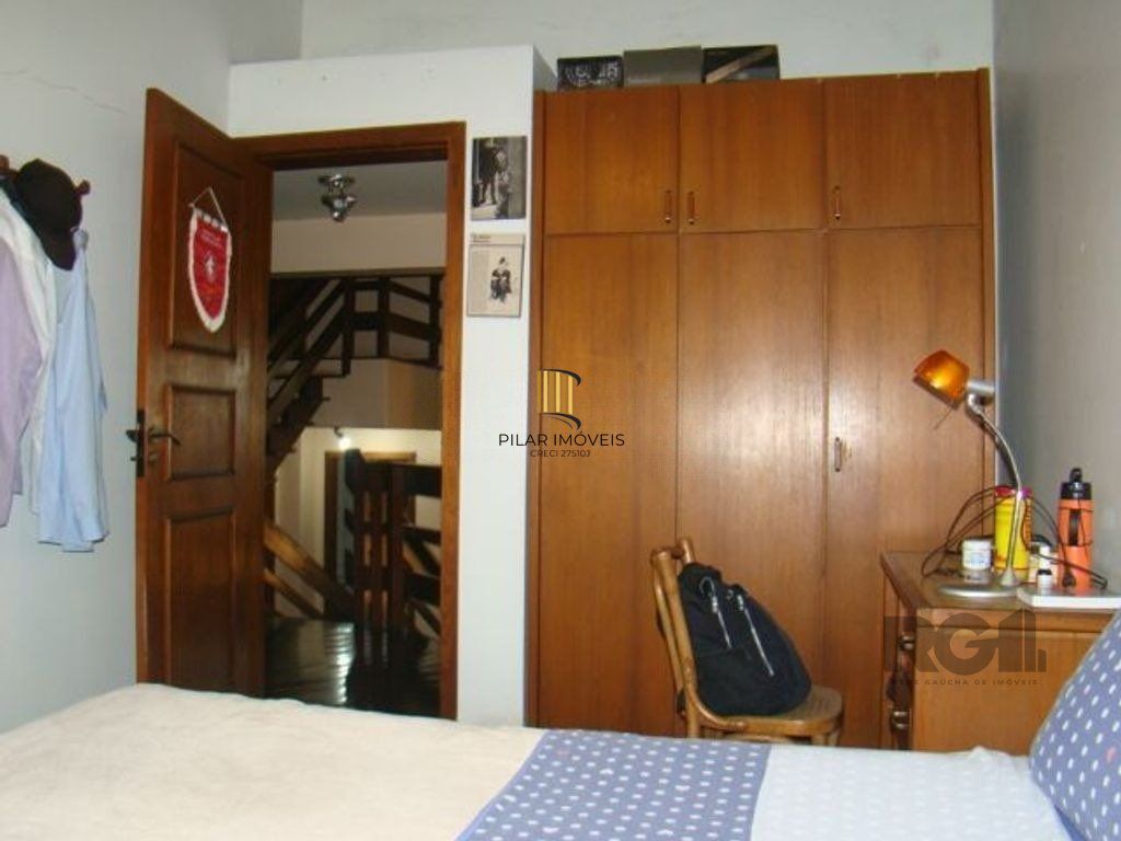 Casa de 370m² - 4 dormitórios, 2 suítes e 4 vagas de garagem no bairro Espírito Santo