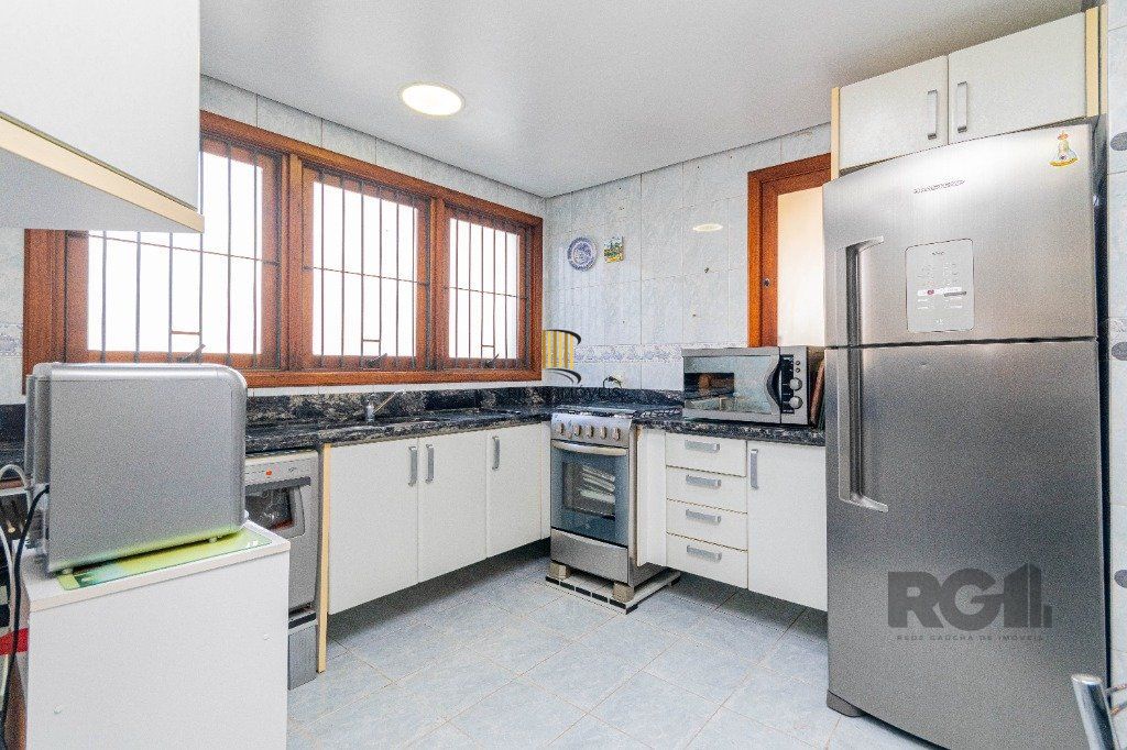 Casa de 4 dormitórios 304m² no bairro Jardim Lindóia