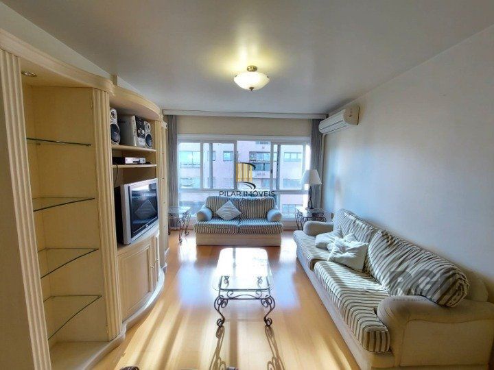 Apartamento com 2 quartos com suite e  1 vaga na Felix da Cunha em Porto Alegre