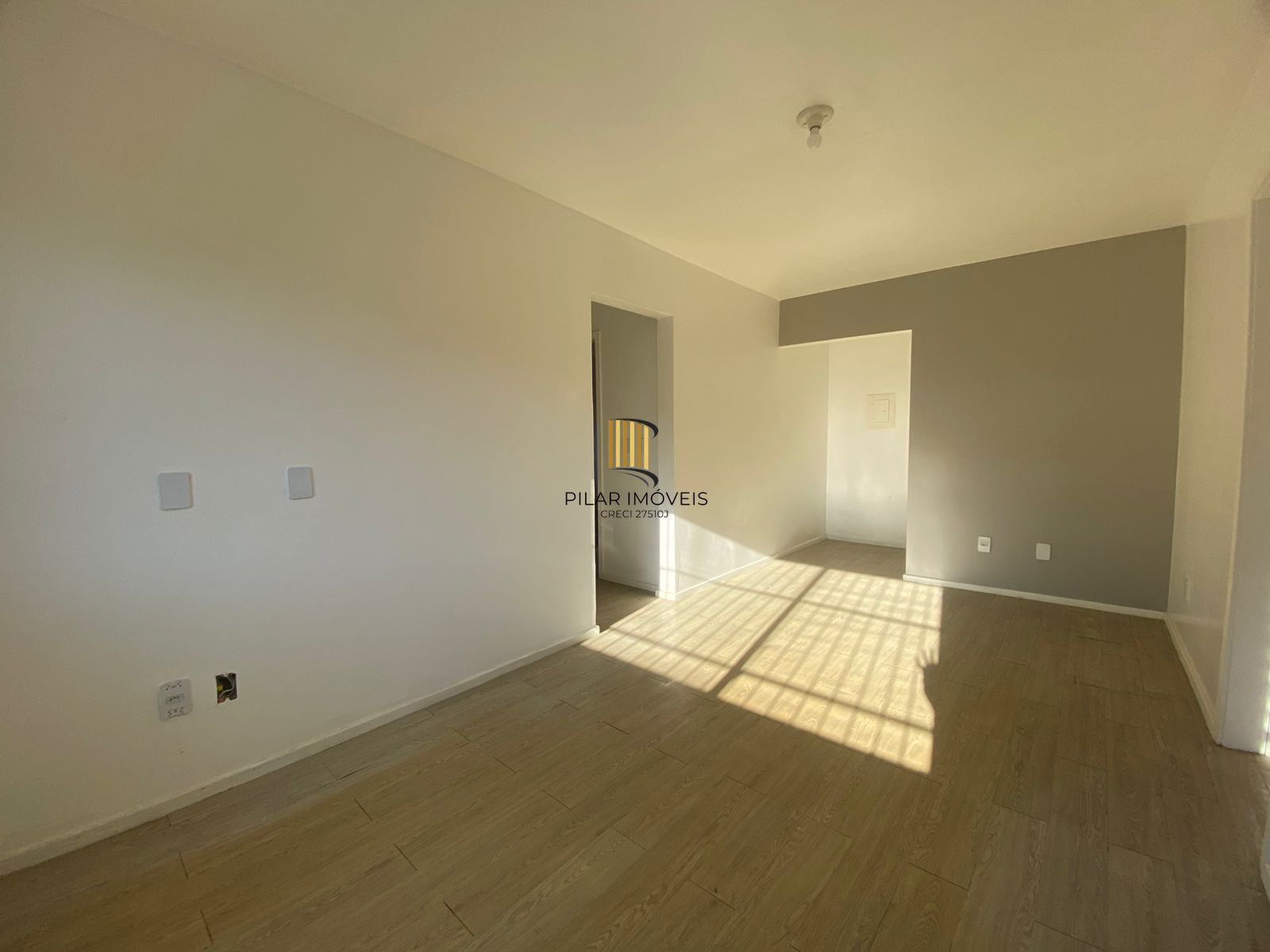 Apartamento 2 Dormitórios com Garagem Coberta à Venda no Bairro Teresópolis – Amplo, Arejado e de Frente, 67m2