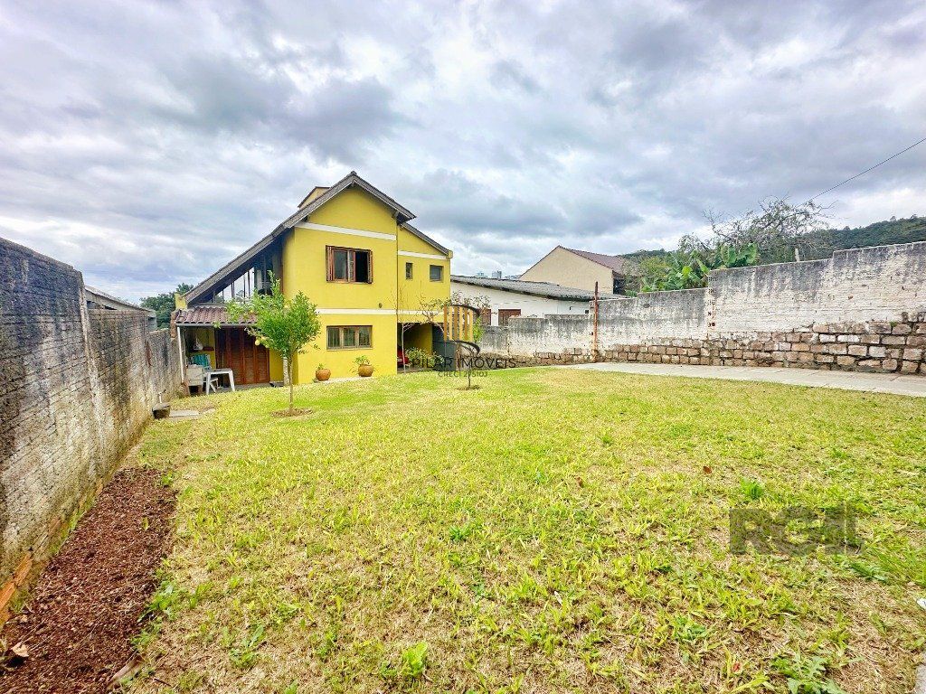 Casa 3 dormitórios no bairro Nonoai