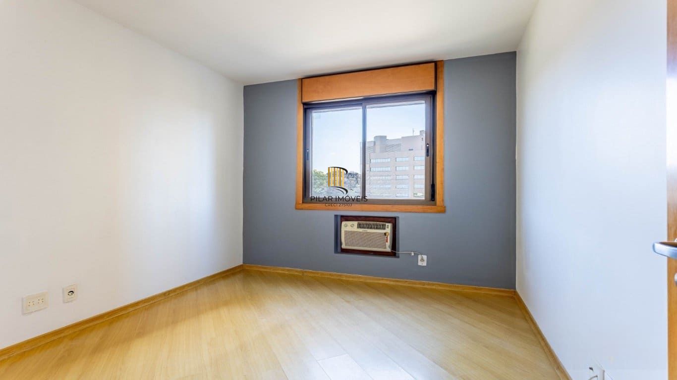 Apartamento de 2 dormitorios à venda em Passo da Areia, Porto Alegre.
