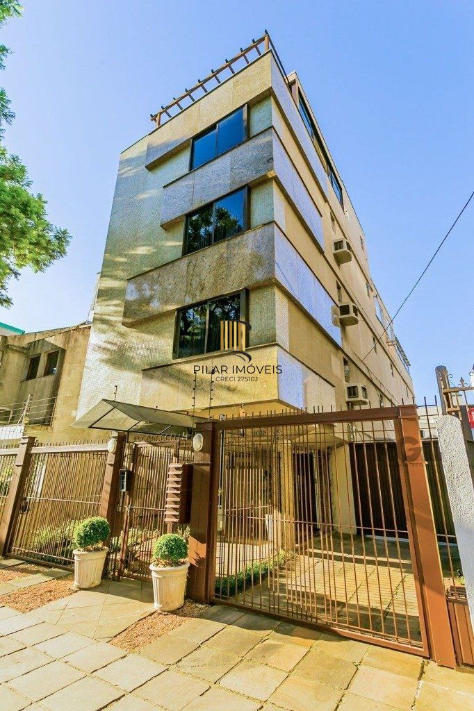 Amplo apartamento duplex com 2 dormitórios e 1 vaga de garagem.