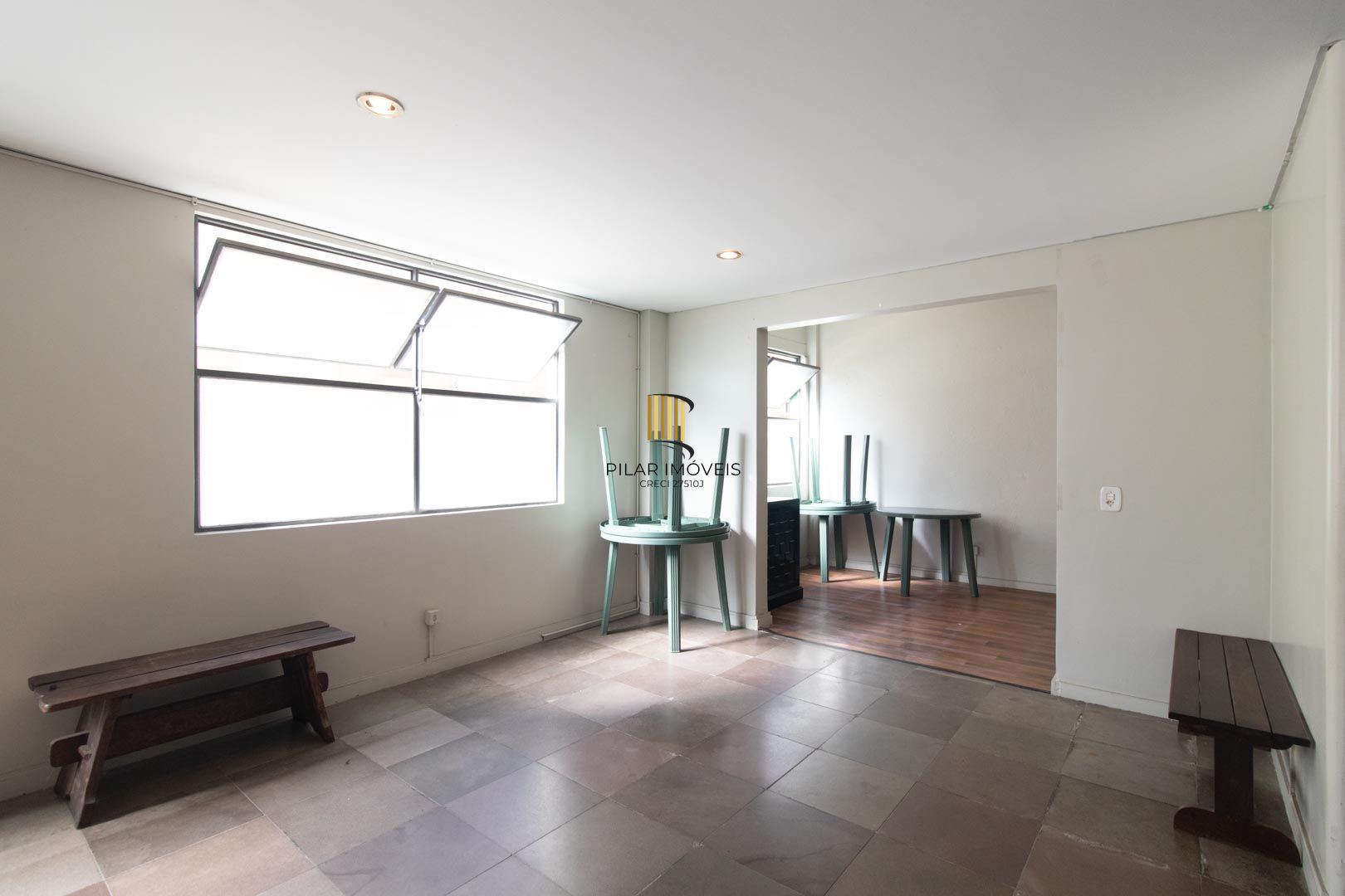 Apartamento de 03 dormitorios com suite e vaga coberta no bairro Menino Deus