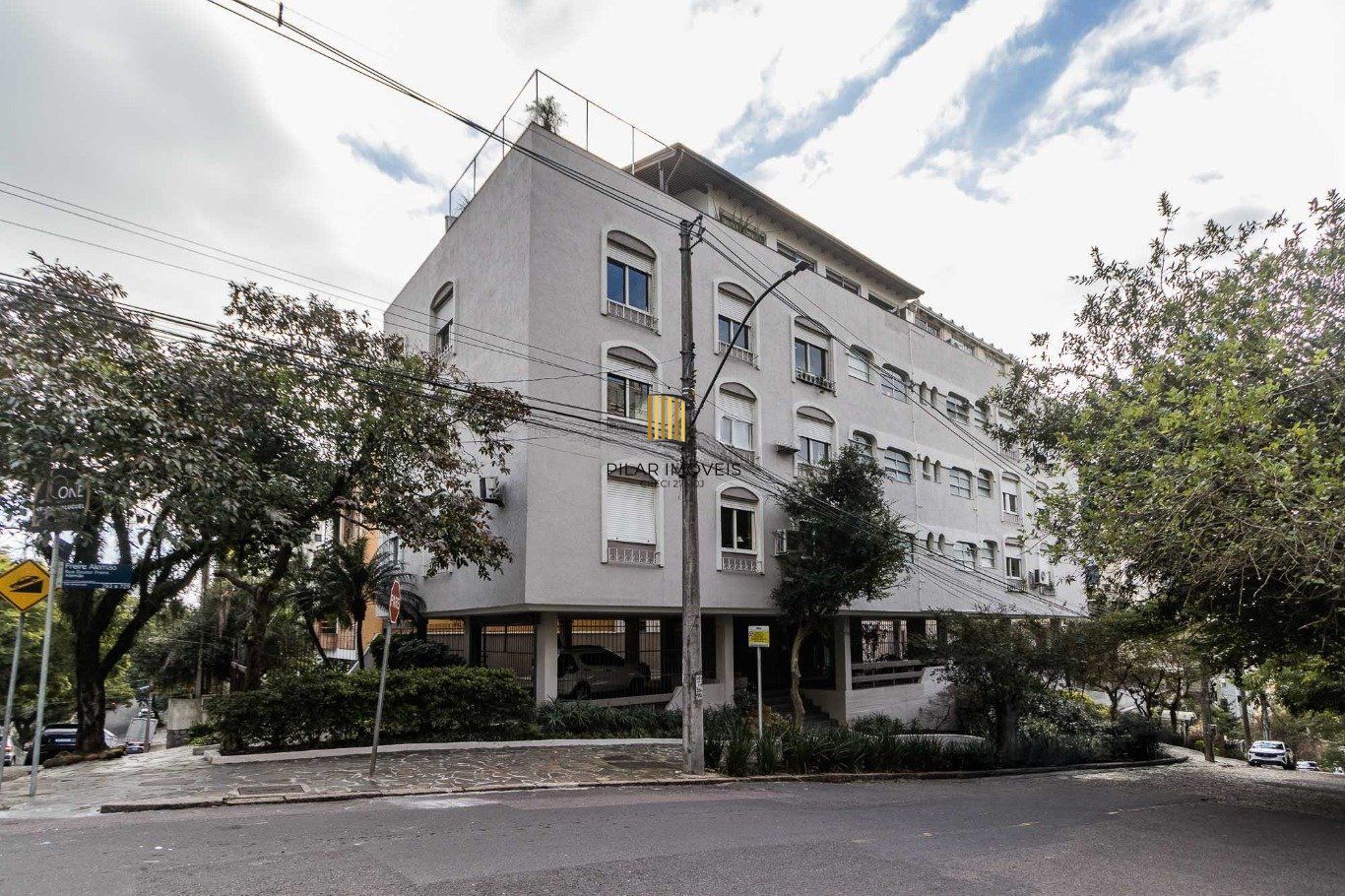 Cobertura de 3 dormitórios à venda em Mont'Serrat, Porto Alegre.