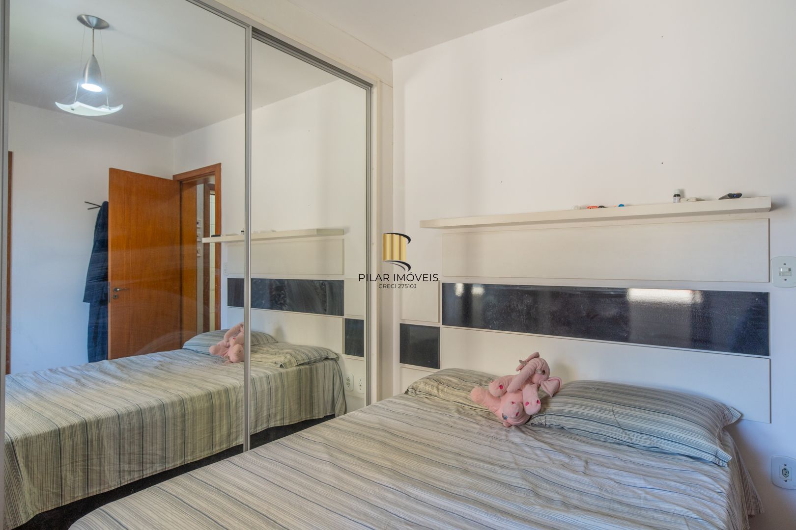 Casa em condomínio de 105m² - 2 dormitórios e 1 vaga no bairro Guarujá