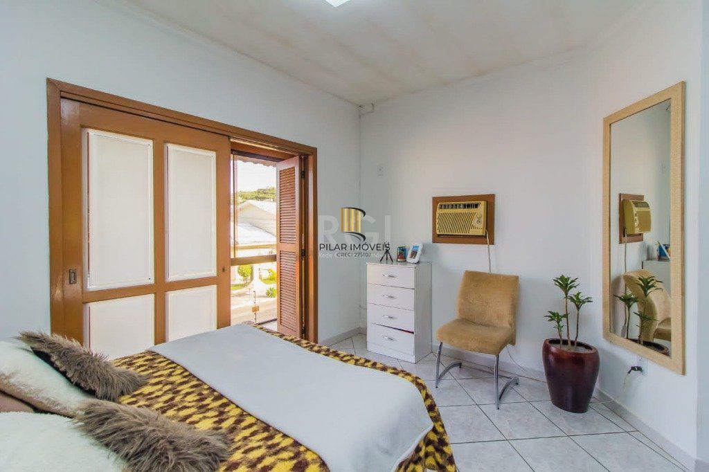 Casa para Venda - 300m², 4 dormitórios, sendo 1 suites, 3 vagas - Santa Isabel