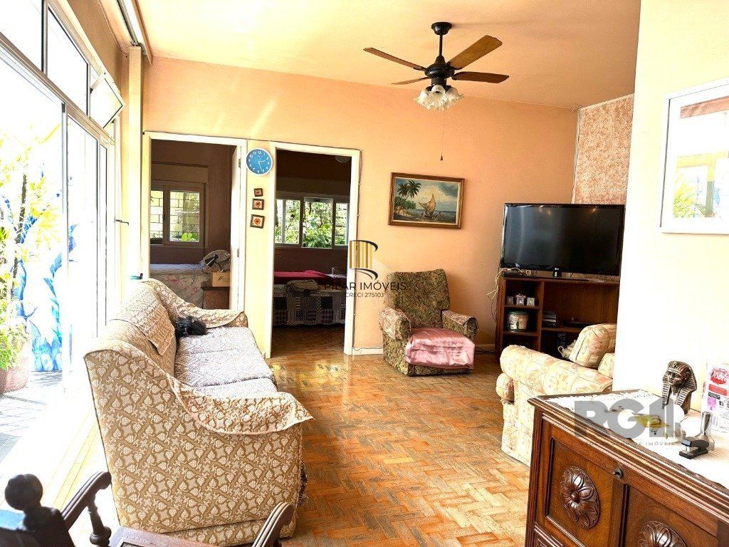 Casa 3 dormitórios no Bairro Glória, próxima a Prof. Oscar Pereira.