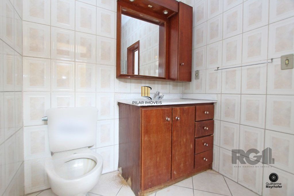 Casa com 5 suítes, 7 banheiros, 4 vagas no bairro Partenon