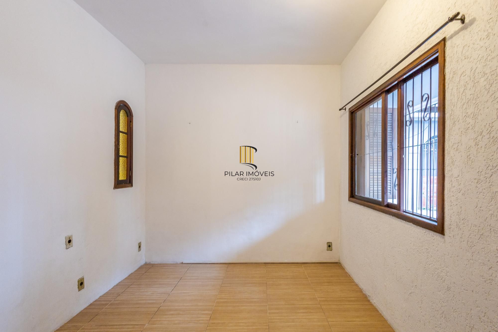 Casa para Venda - 210m², 4 dormitórios, 2 vagas - Petrópolis