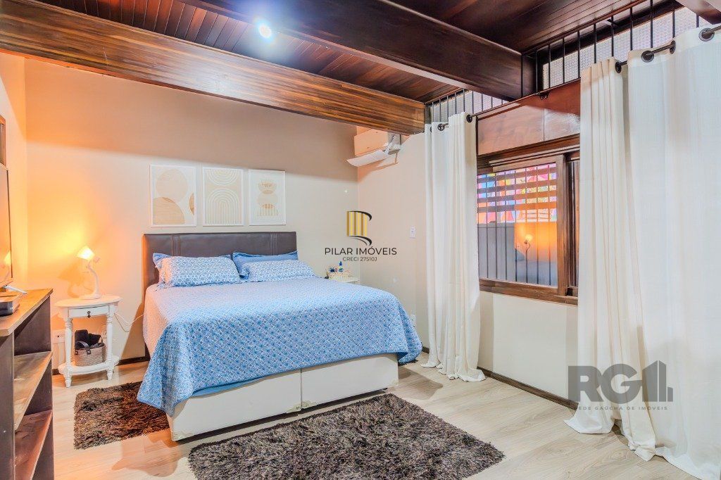 Casa 4 dormitórios no bairro Nonoai