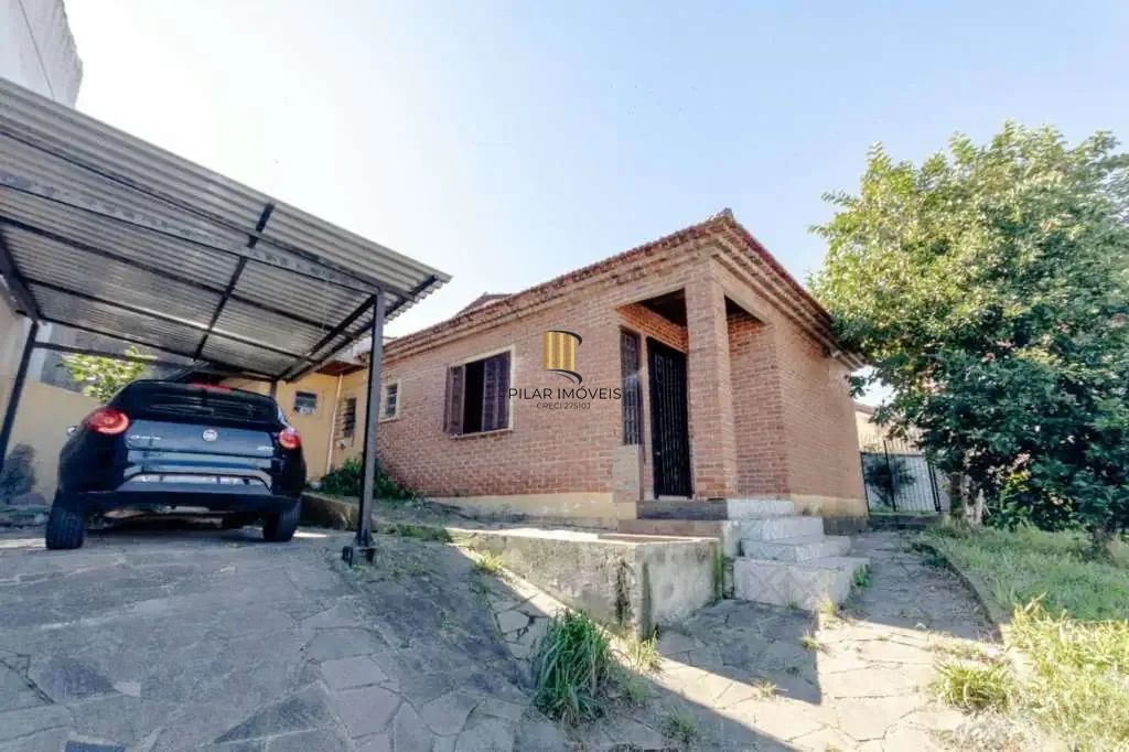 Casa à venda com 3 dormitórios, 1 suíte e espaço gourmet em terreno alto
