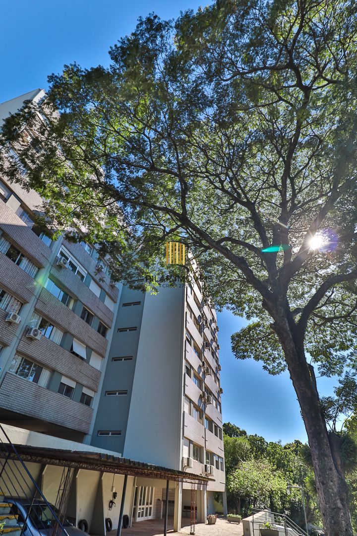 Apartamento para venda de 3 dormitórios, no bairro Teresópolis em Porto Alegre/RS.