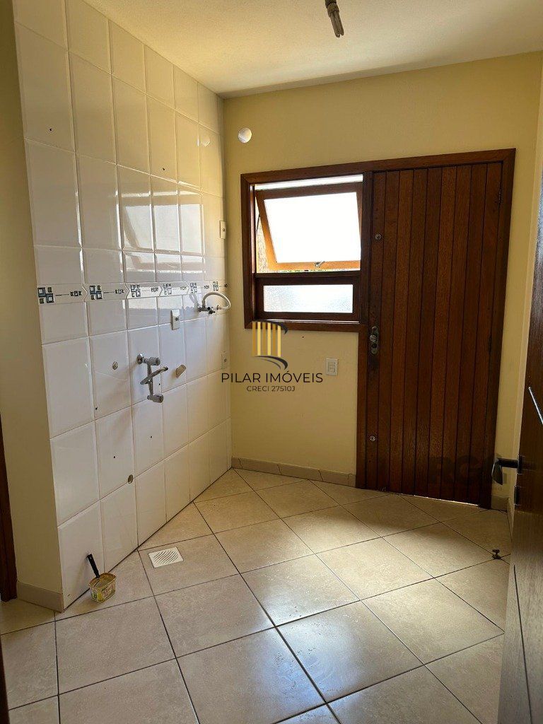 Casa de 3 dormitórios com 144m², no bairro Lomba do Pinheiro