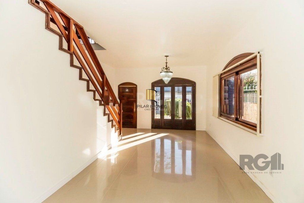 Casa de 266m² - 5 dormitórios, 5 vagas no bairro São João