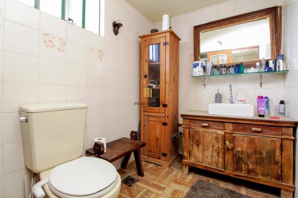 Casa 5 dormitórios no bairro Nonoai