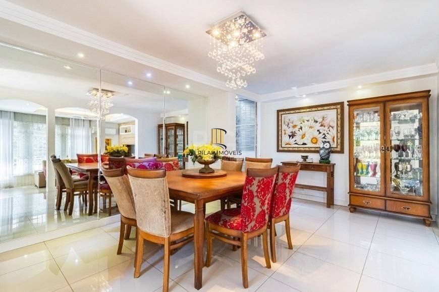 Excelente casa de 264m² com 4 dormitórios no bairro Menino Deus