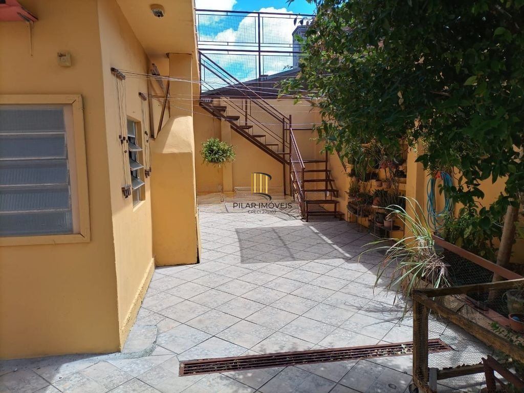 Casa 4 dormitórios no bairro Vila Ipiranga