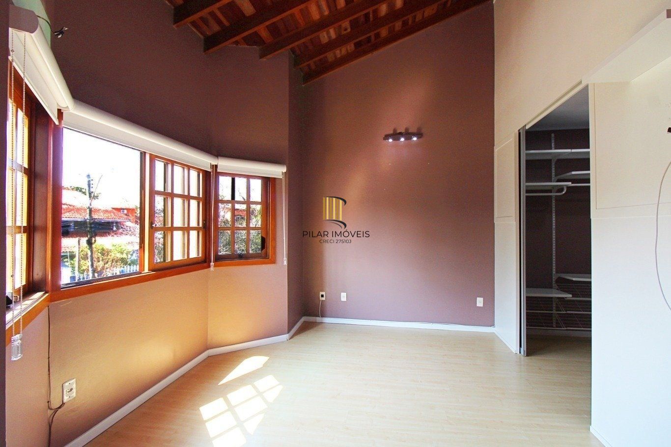 Casa de 3 dormitórios a venda no bairro Guarujá, Porto Alegre