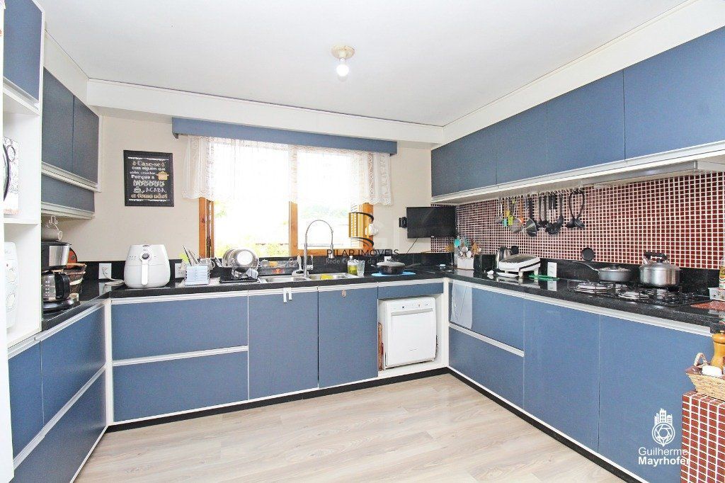 Casa para Venda - 220m², 2 dormitórios, sendo 2 suites, 3 vagas - Teresópolis