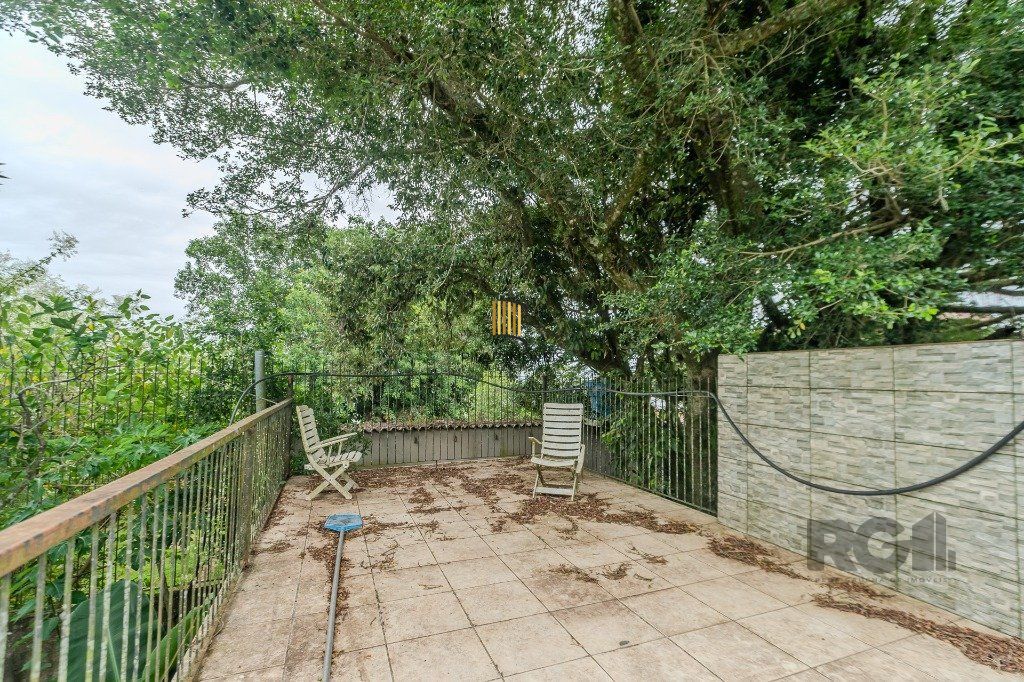 Casa 400m² - 5 dormitórios, 4 vagas no bairro Vila Jardim