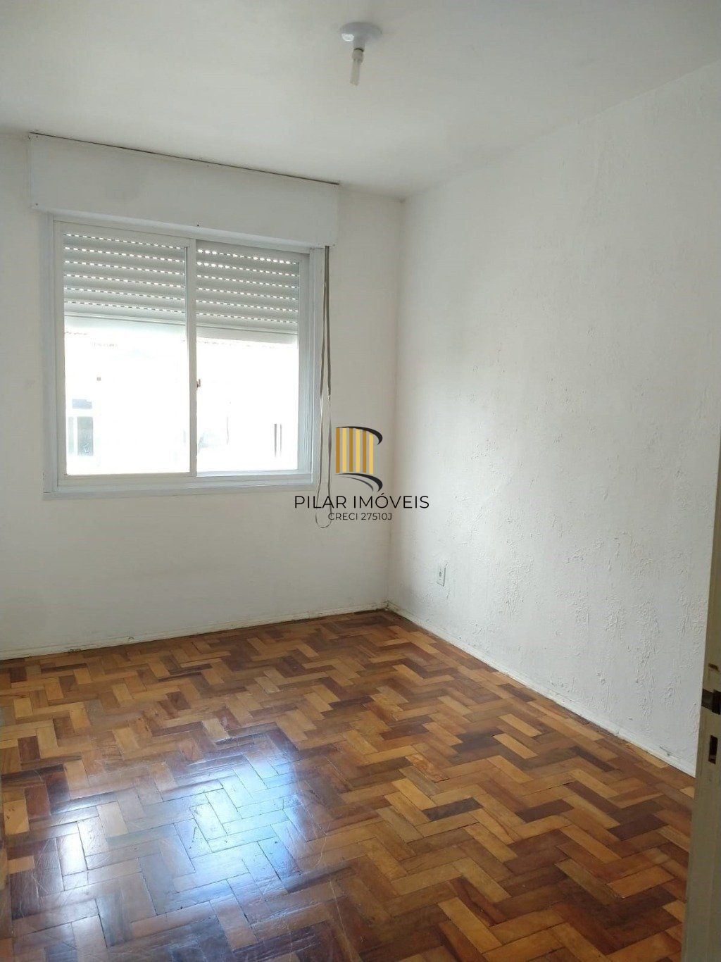 Apartamento de 2 dormitórios à venda em Passo d'Areia, Porto Alegre.