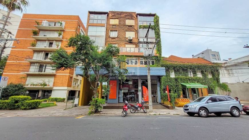 Apartamento 94m² - semi mobiliado, 2 dormitórios, 1 suíte, terraço e 2 vagas de garagem no Moinhos de Vento