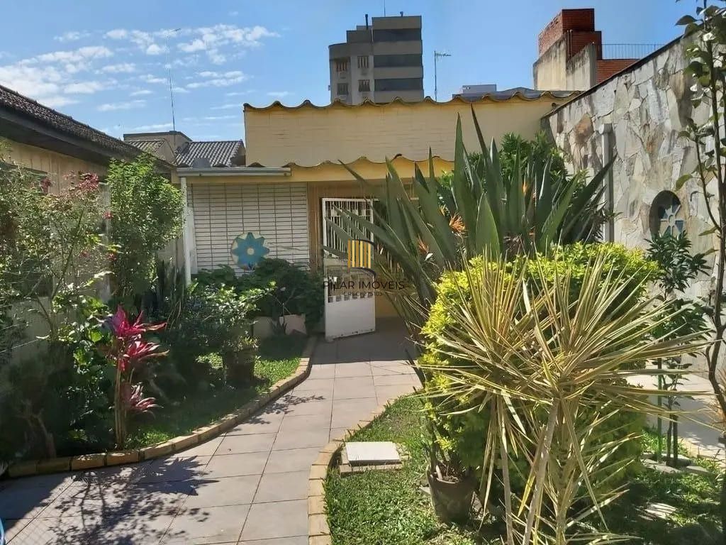Casa com 4 dormitórios no bairro Passo da Areia