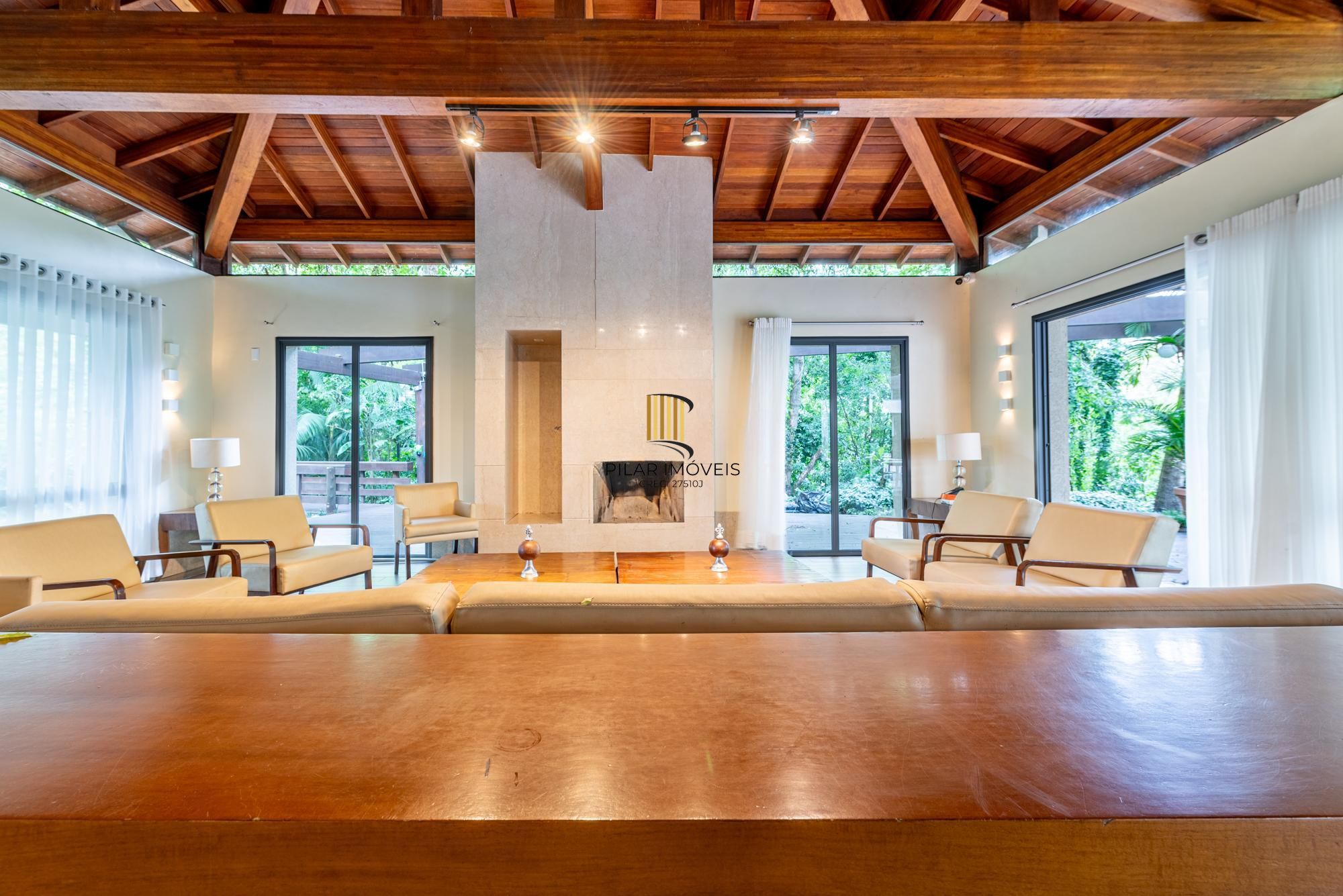 Apartamento de 1 dormitório á venda em Três Figueiras, Porto Alegre.