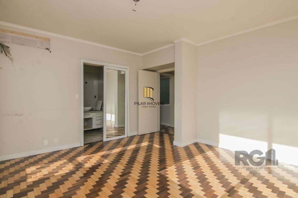 Apartamento 145m² - 3 dormitórios sendo 1 suíte e 2 vagas no Centro Histórico/Porto Alegre