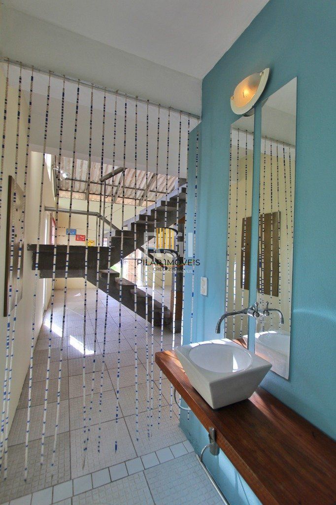 Casa para Venda - 199.68m², 3 dormitórios, sendo 1 suites, 4 vagas - Cristal