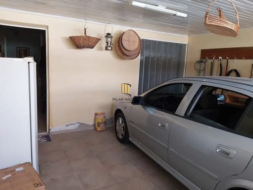 Casa com 4 dormitórios no bairro Passo da Areia