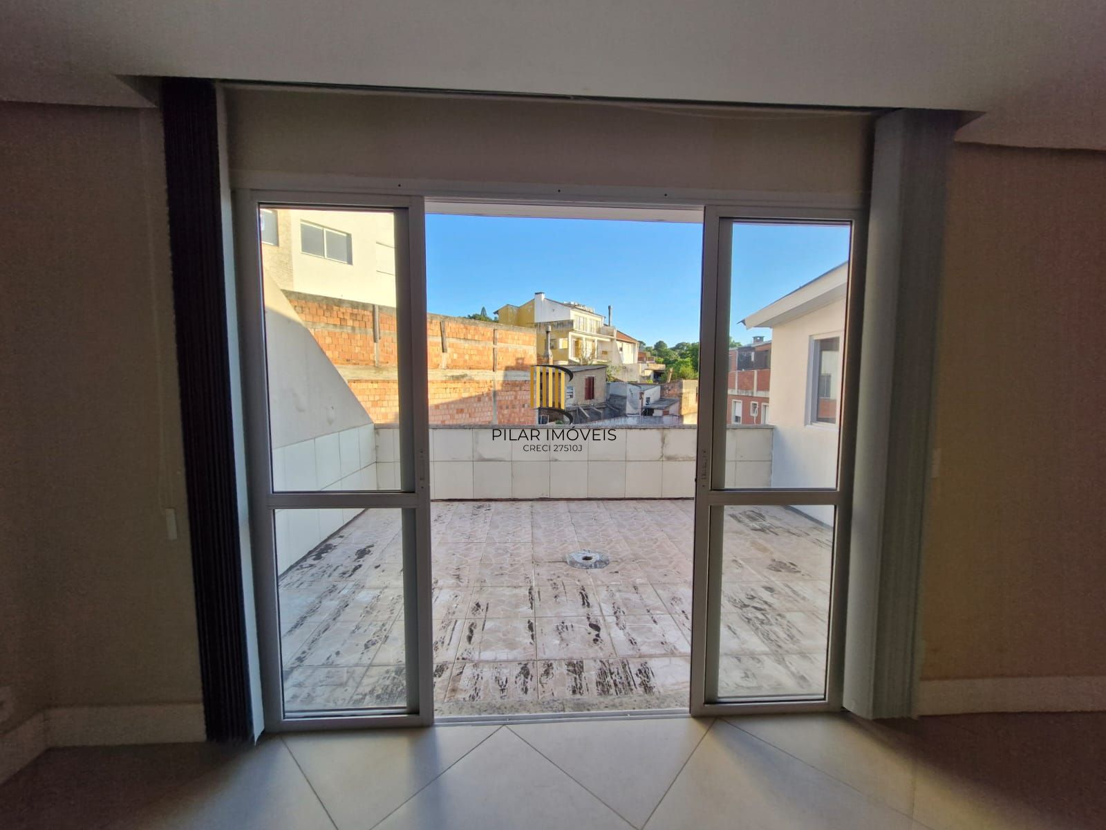 Ampla cobertura com 123m², 2 dormitórios, 1 vaga coberta por convenção.