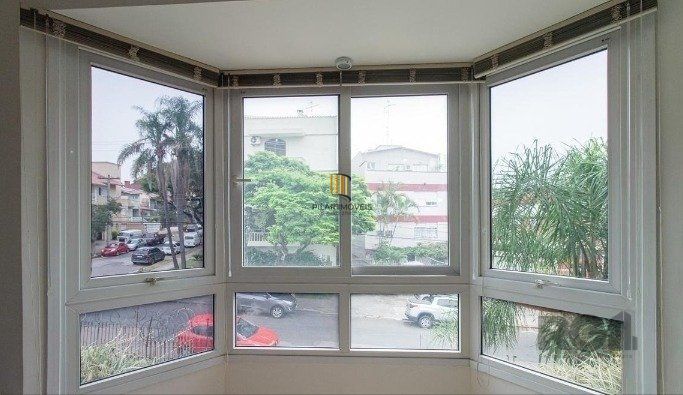 Excelente casa de 157m² com 3 dormitórios, 4 vagas e piscina.