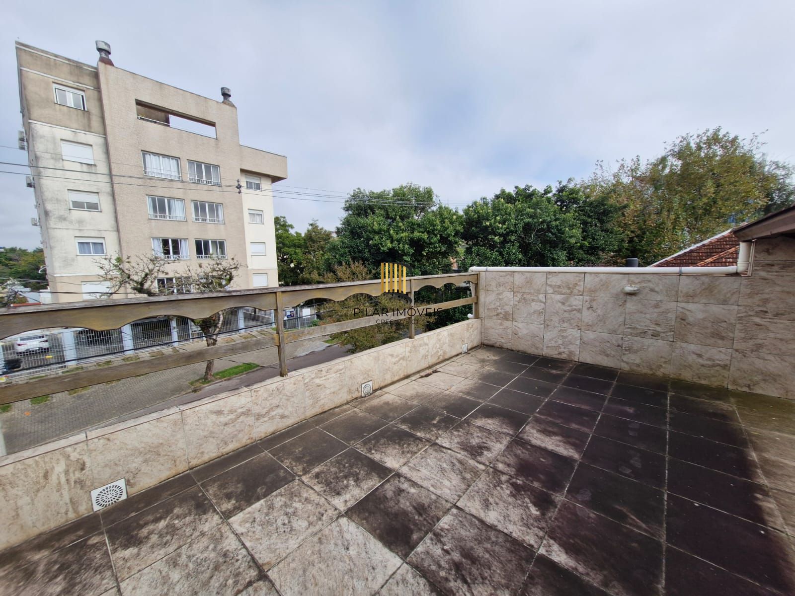 Casa de 3 dormitórios com piscina no bairro Teresópolis.
