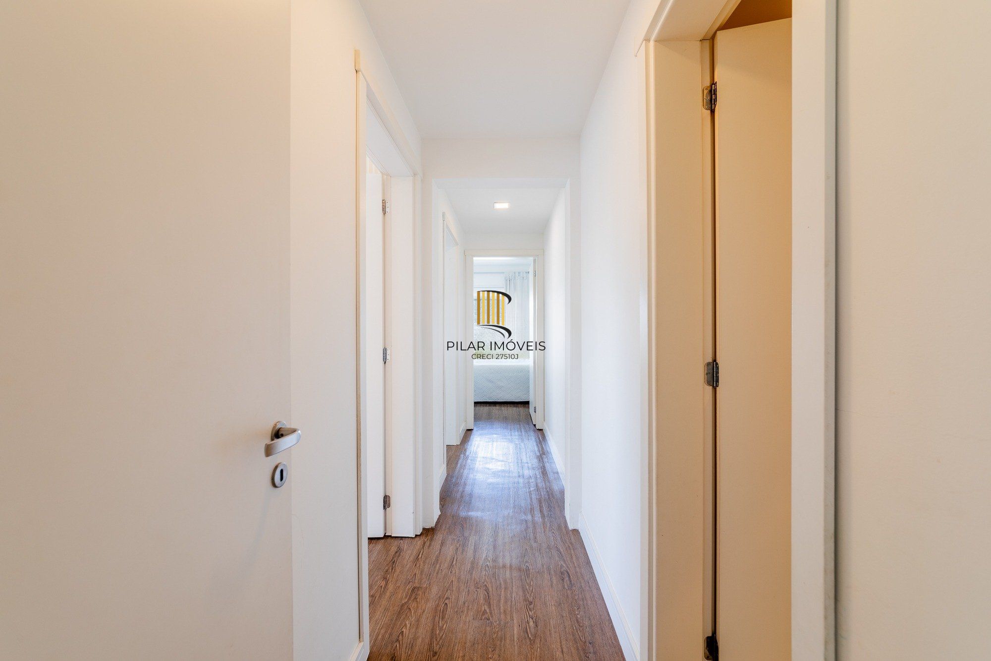 Apartamento com 3 quartos e 79m² à venda em Passo da Areia - Rua Bezerra De Menezes, Passo Da Areia, Porto Alegre