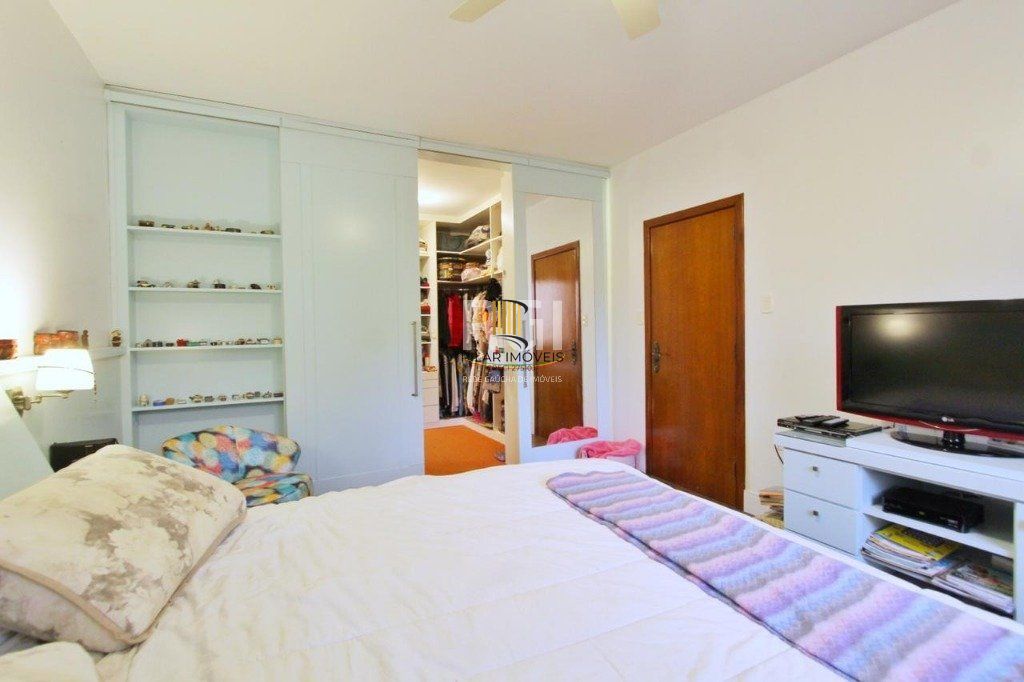 Casa para Venda - 250m², 3 dormitórios, 1 vaga - Teresópolis