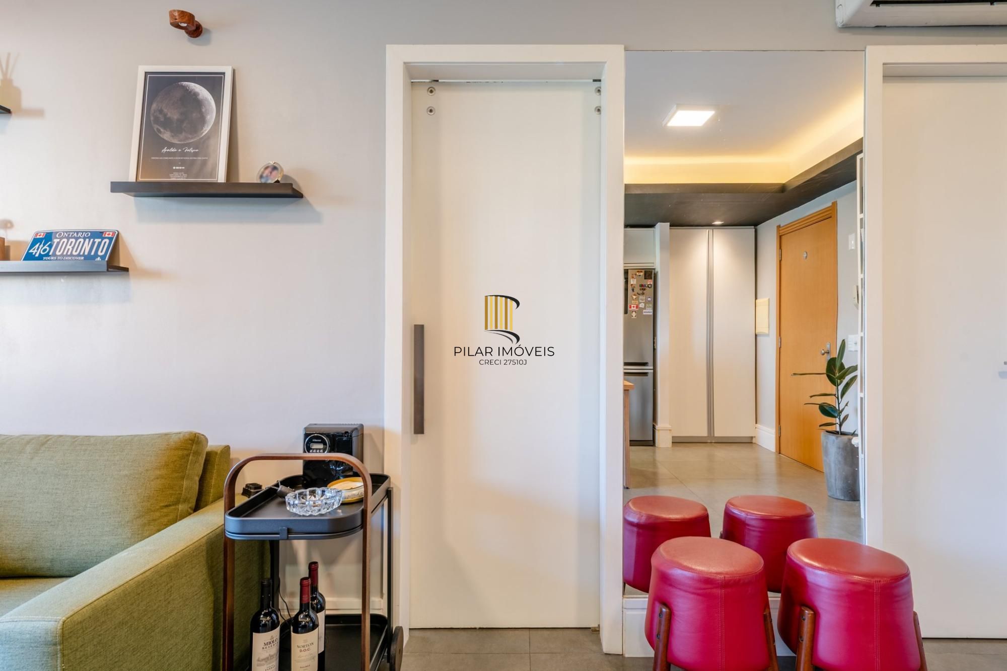 Apartamento de 1 dormitório á venda em Três Figueiras, Porto Alegre.