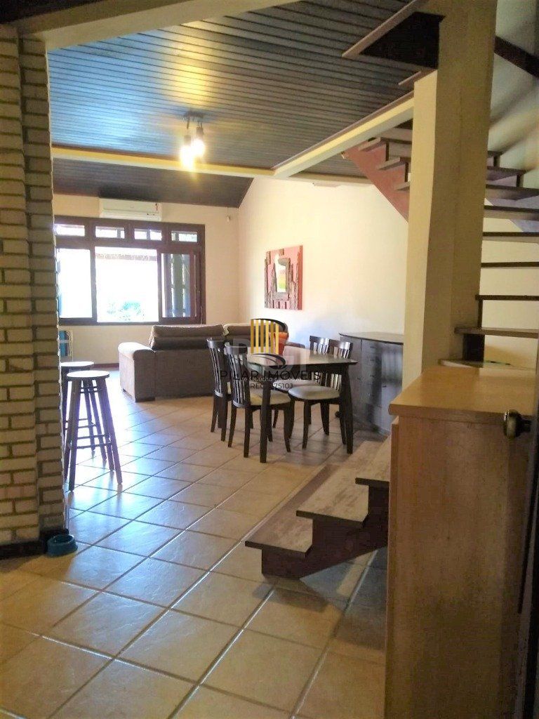 Casa para Venda - 219m², 3 dormitórios, sendo 1 suites, 4 vagas - Menino Deus