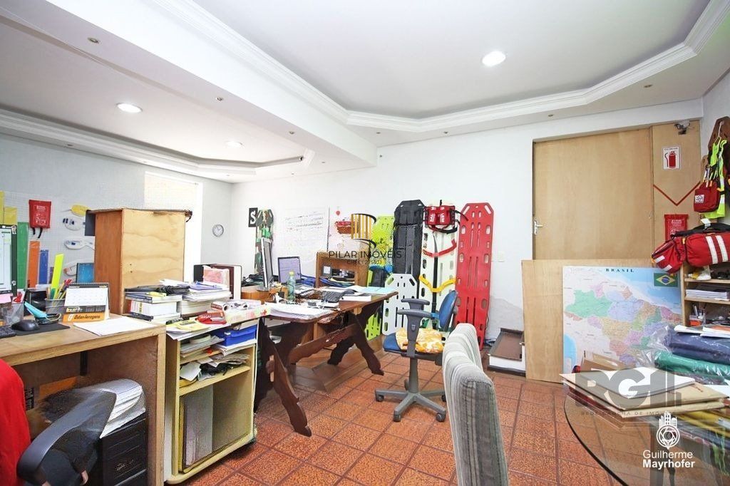 Casa de 3 dormitórios no bairro Partenon