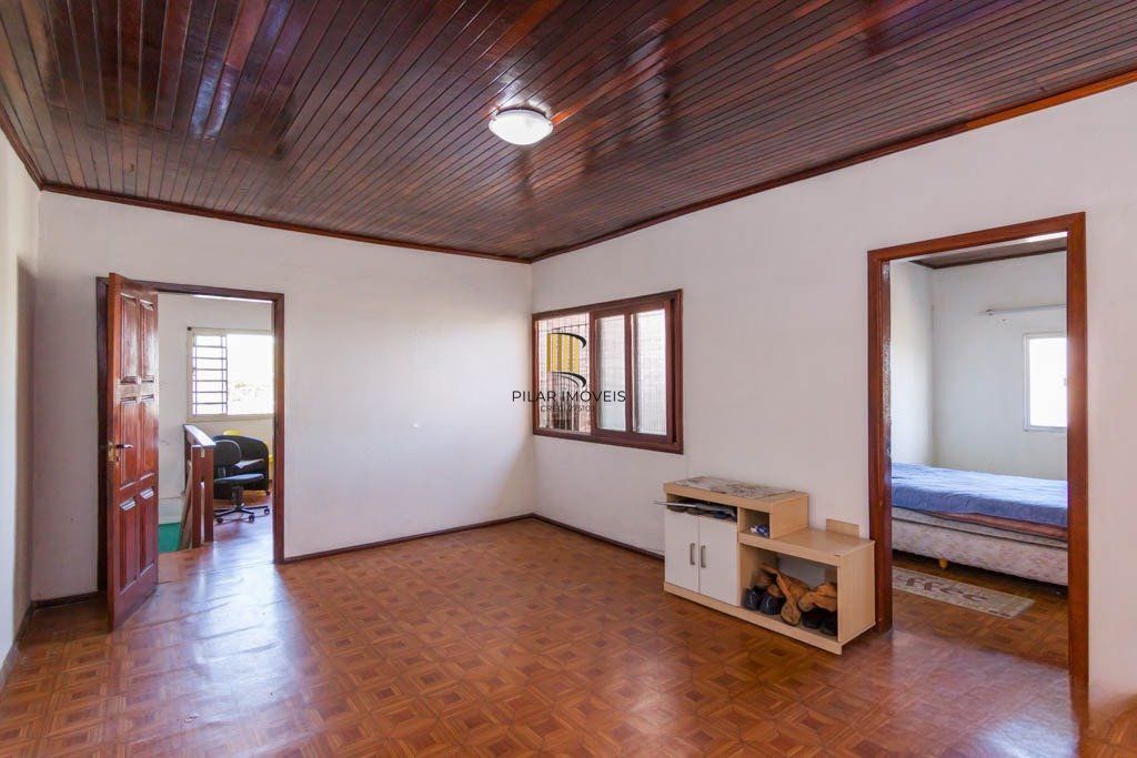 Casa com 3 quarto e 230m² à venda em Farrapos, Porto Alegre.