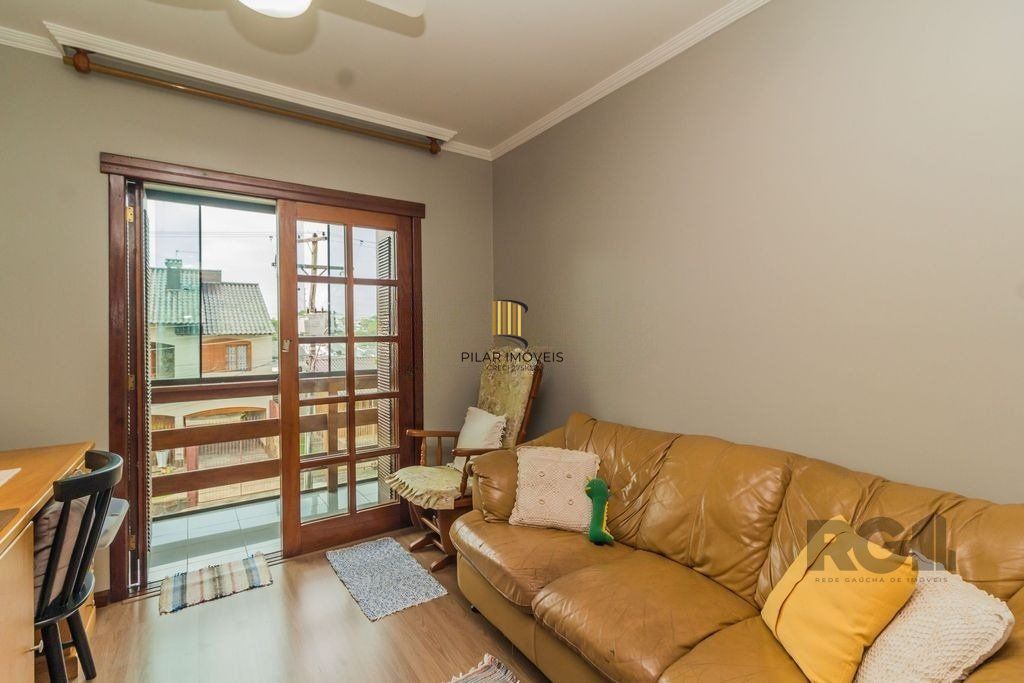 Casa de 4 dormitórios no bairro Sarandi