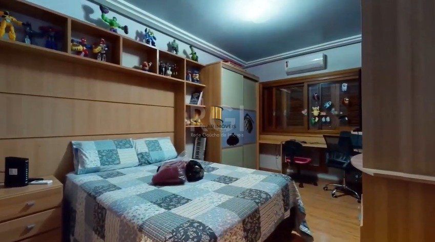 Excelente casa de  386m² com 04 dormitórios sendo 03 suítes.