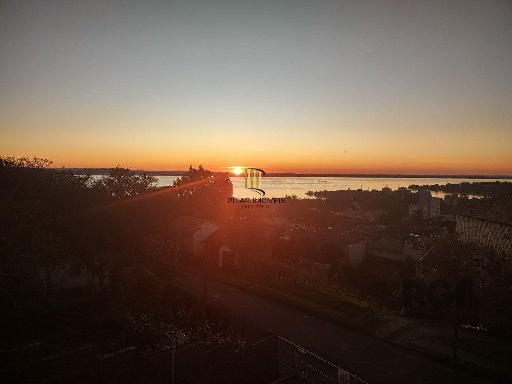 Casa com 267m², 3 dormitórios, 1 vaga no bairro Tristeza