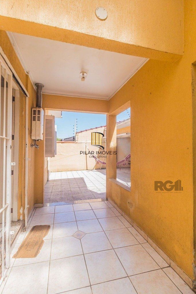 Casa 224m² - 3 dormitórios, 4 vagas no bairro Parque Santa Fé