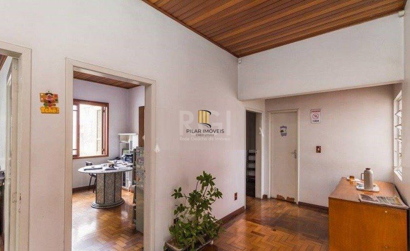 Predio para Venda - 120m², 3 dormitórios, 3 vagas - Partenon